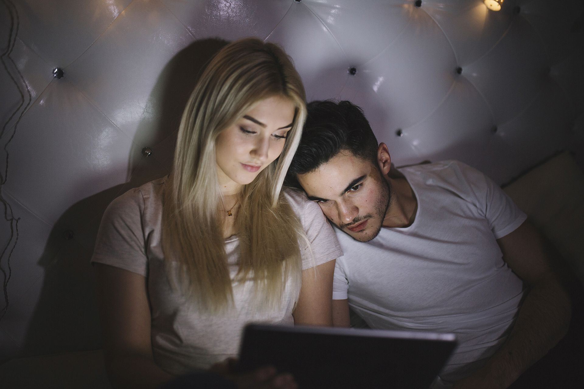 Pár začína hrať eroticky online
