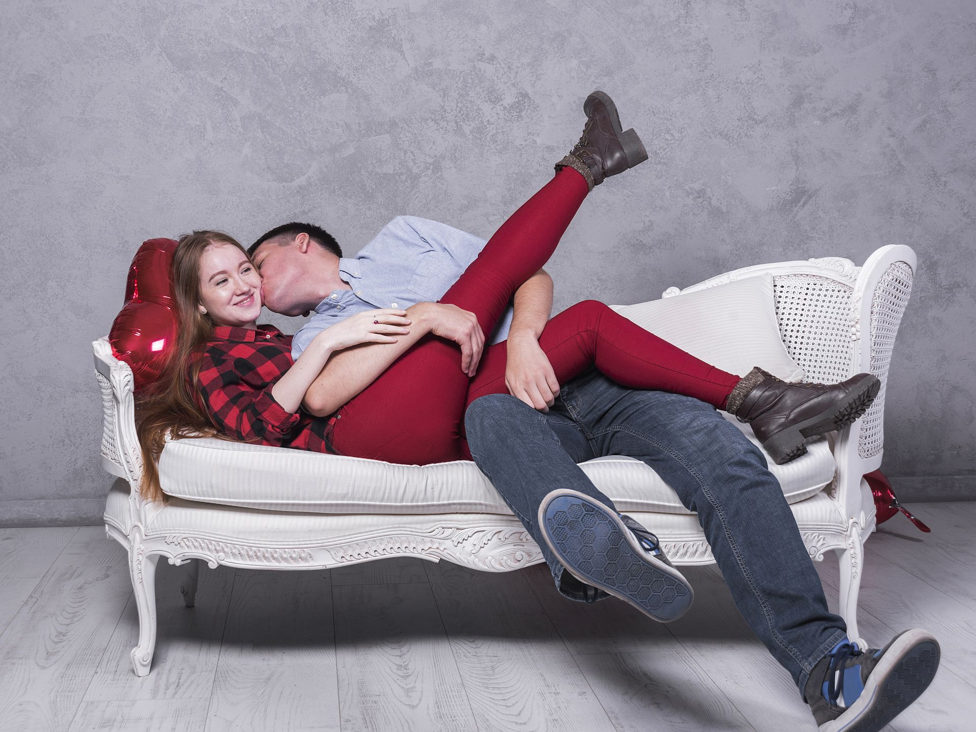 Pár prešiel z polohy na lyžičkách do inej erotickej polohy 
