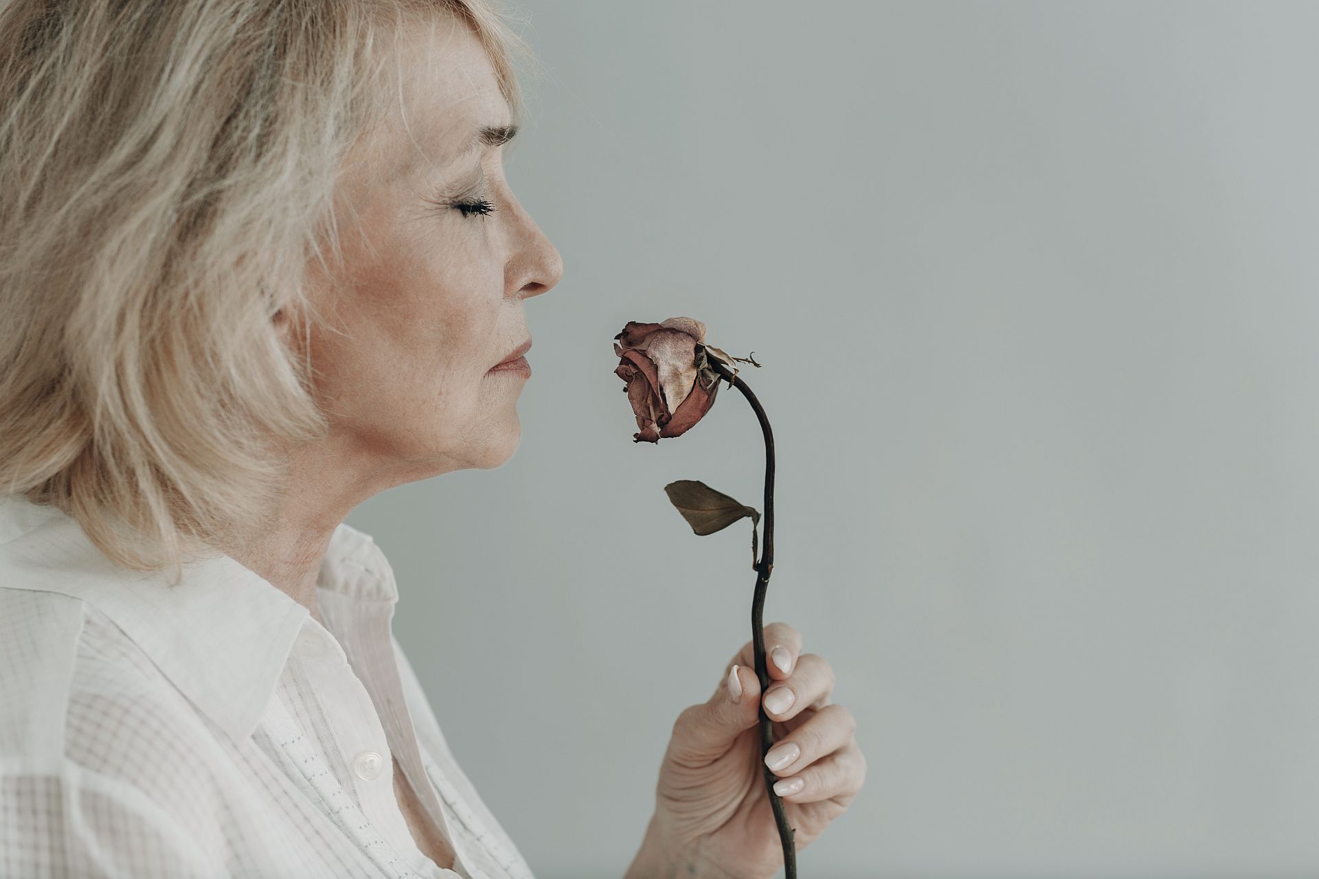 Žena s menopauzou a problémom suchej vagíny 