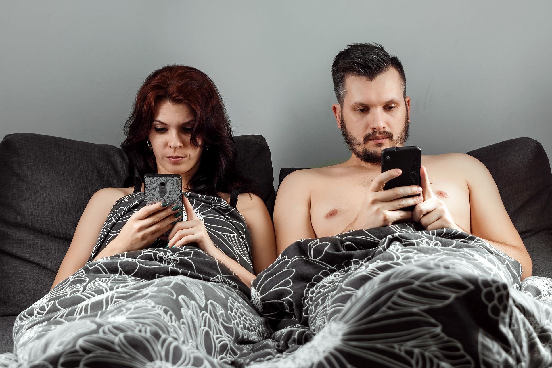Páry, ktoré uprednostňujú cybersex pred sebou navzájom 