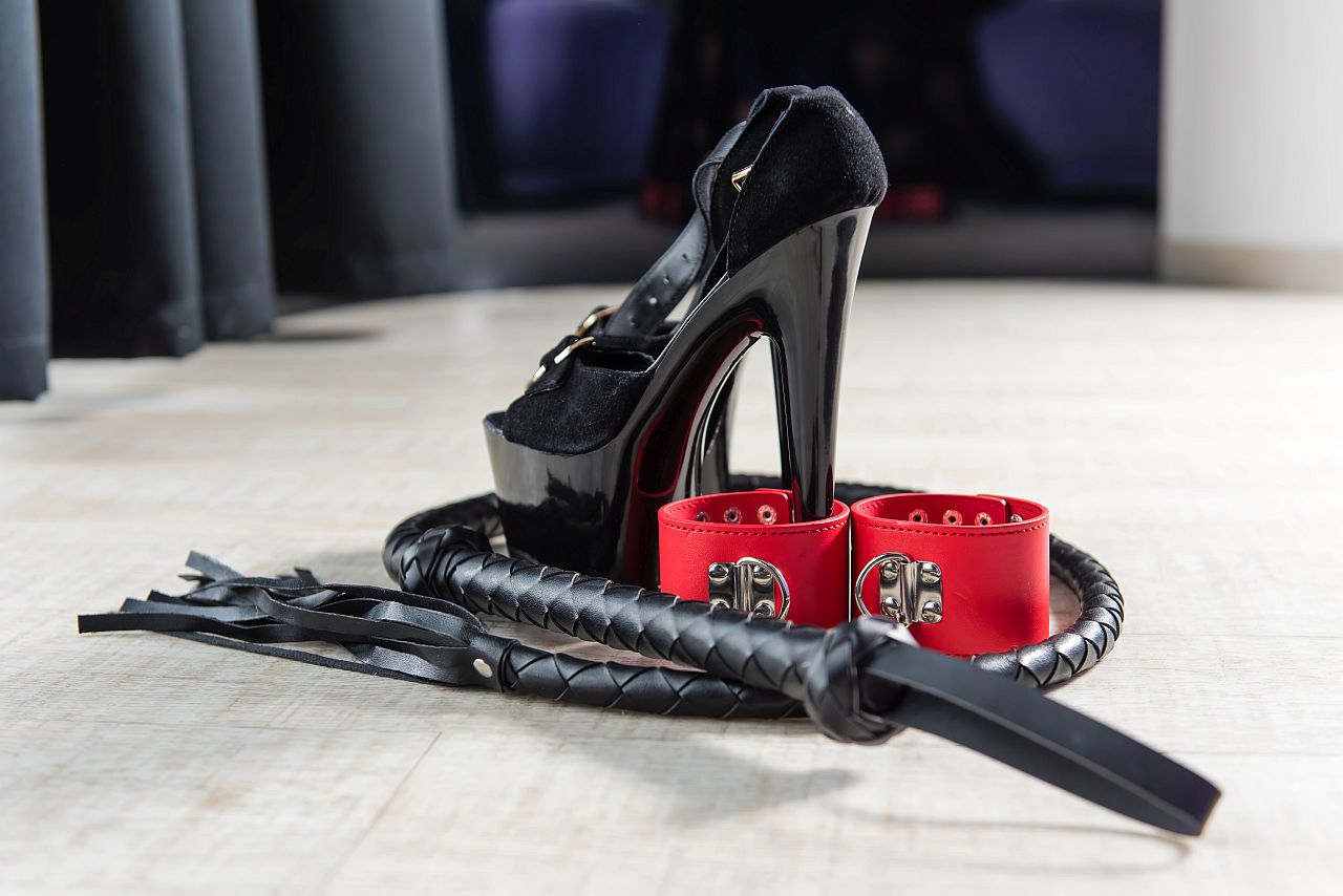 Ballbusting alebo zneužívanie mužských pohlavných orgánov - prečo to prináša potešenie?