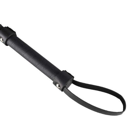 Dlhý bič so strapcami