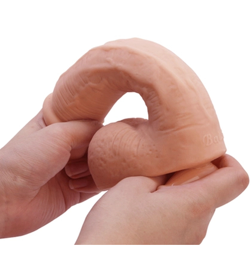 Veľké dildo v kyberkoži